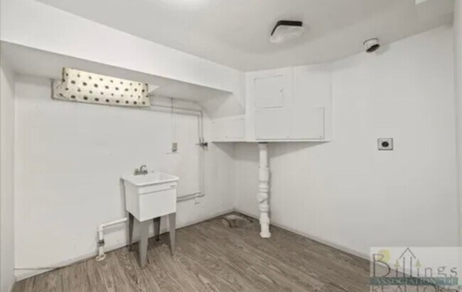 Foto del edificio - Fully Furnished 4 Bed, 2 Bath Home | West ...