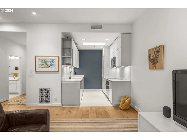 Foto del edificio - 618 NW 12th Ave