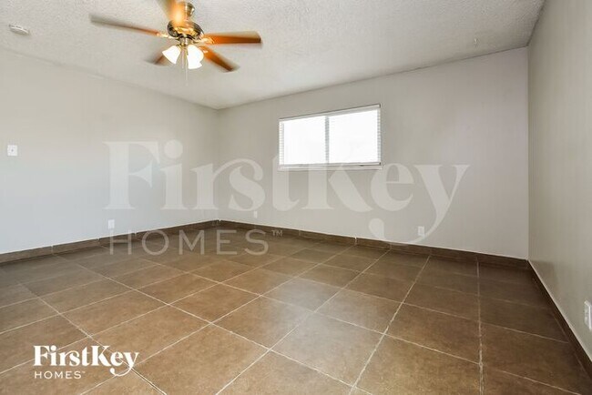 Building Photo - 921 Palmhurst Dr