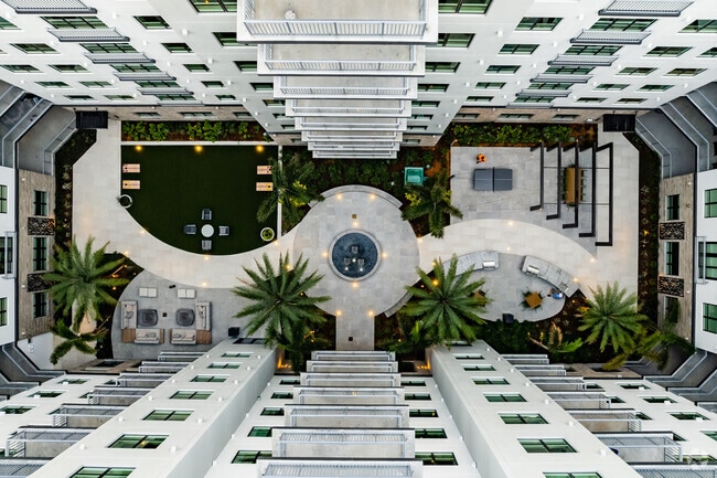 310 N Orange Ave Orlando, FL 32801 - MAA Robinson