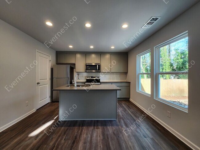 Foto del edificio - 1309 Bolton Rd NW