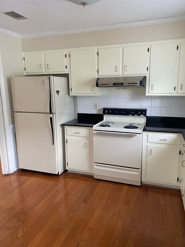 Building Photo - Single family home located in North View Subdivision Coming Mid April!