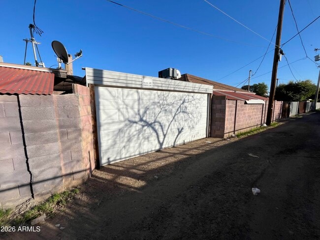 Foto del edificio - 1617 E Oak St