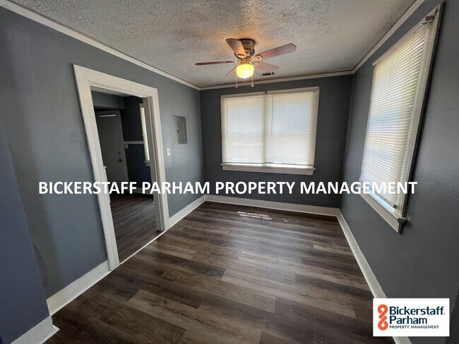 Foto del edificio - Located off of Victory Drive!! 2 Units Available