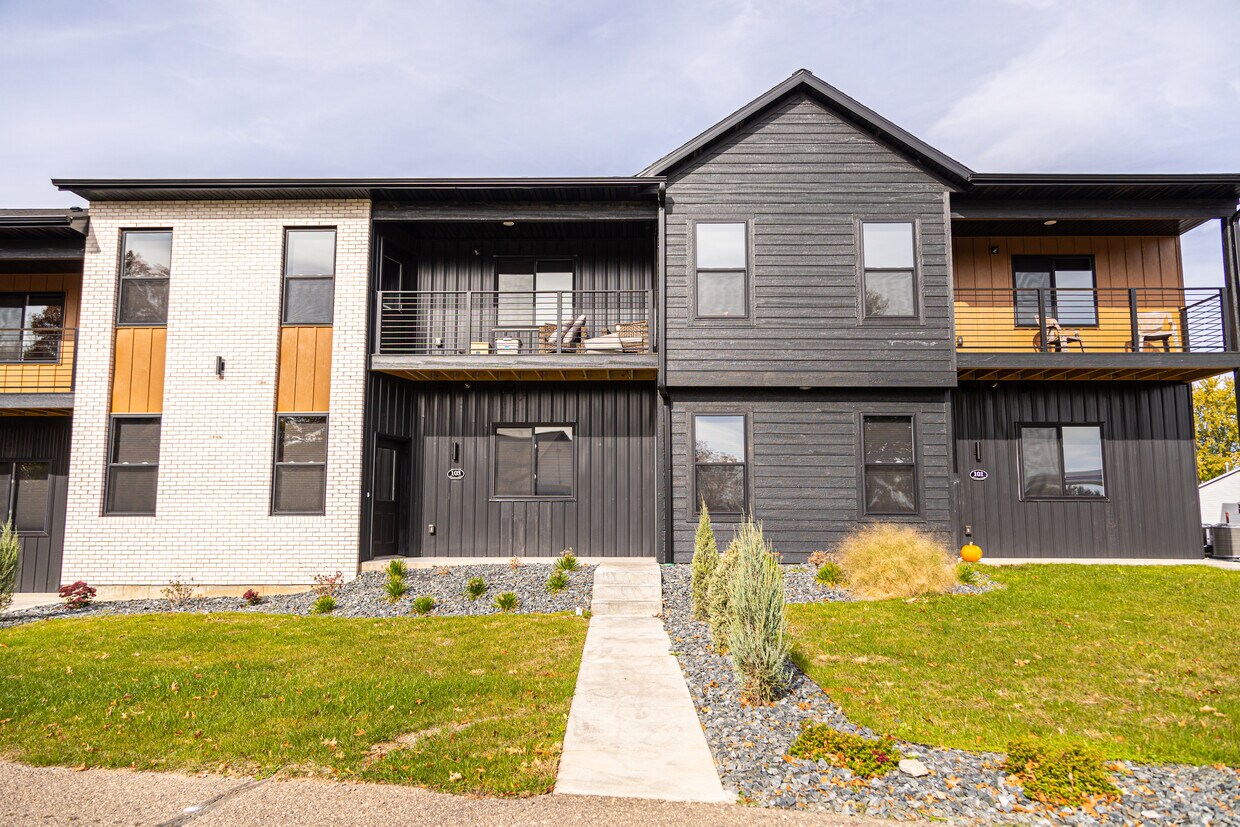 1152 N Hillcrest Pky Unit 202, Altoona, WI 54720 Apartments in