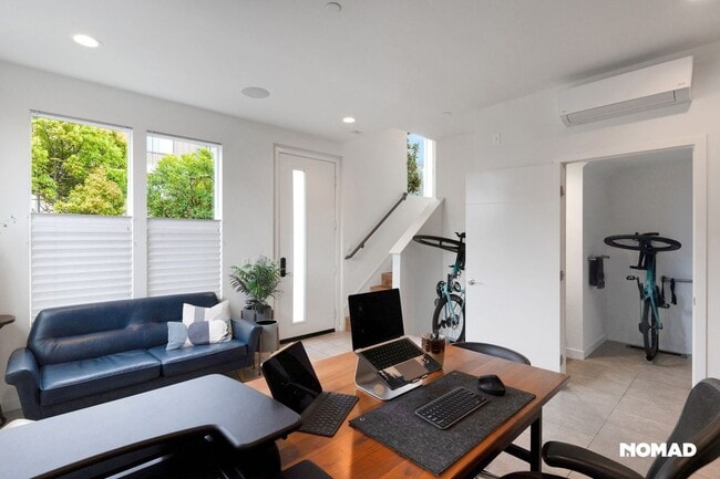 Building Photo - Stunning 3BR + Office House with Garage + ...