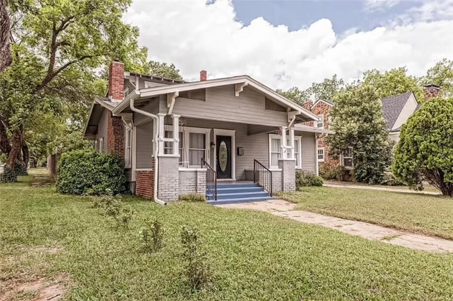 Building Photo - 2627 Fort Ave