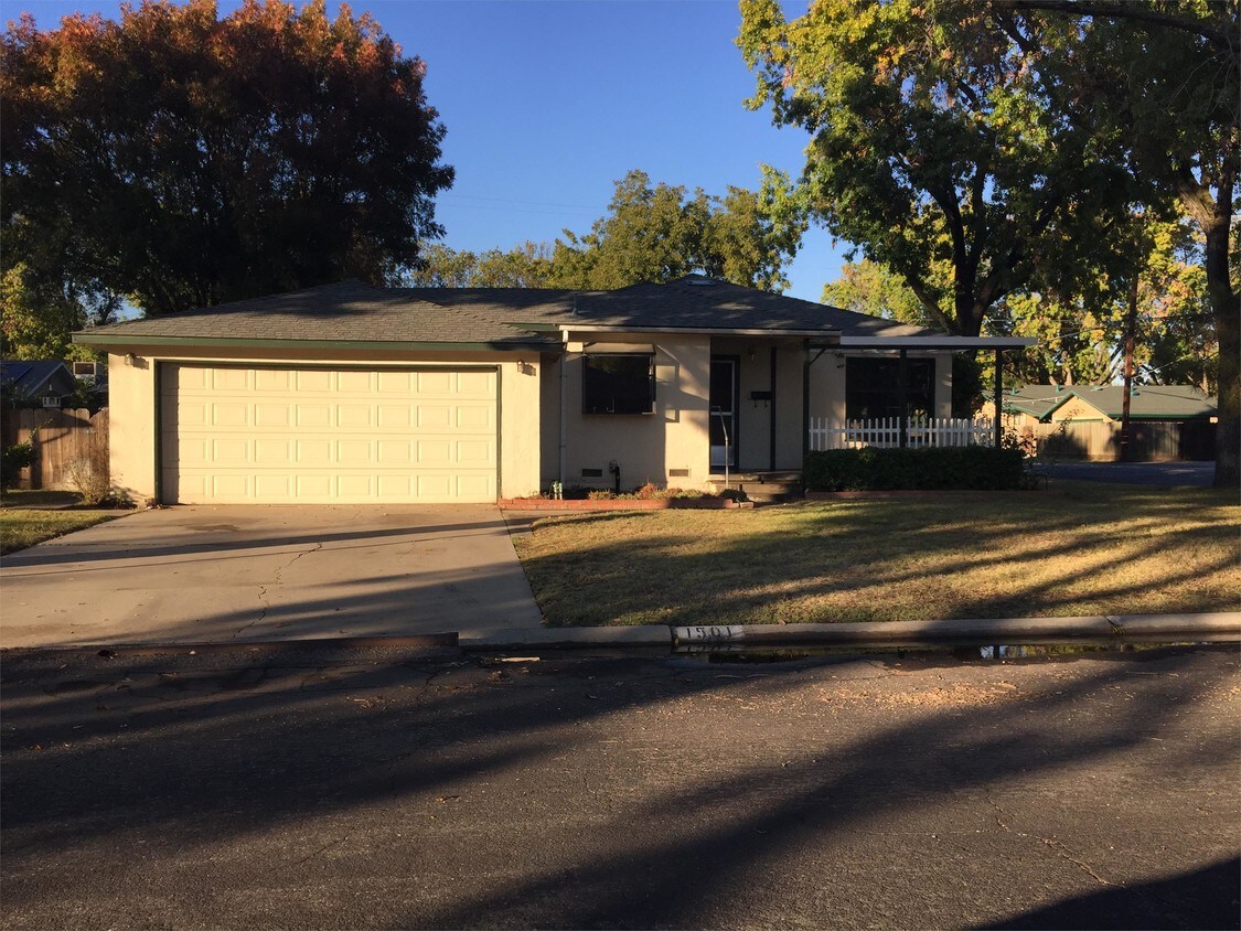 Primary Photo - 1501 Del Mar Ave