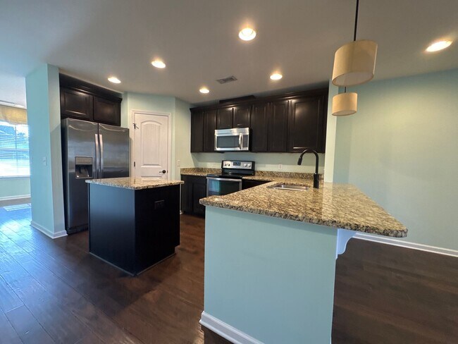 Foto del edificio - Modern 2BR Townhome with Garage & Resort-Style Amenities in Riverwood – Hermitage