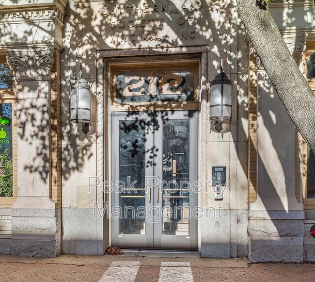 Foto del edificio - 212 E Clay St