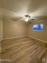 Building Photo - 1814 E Randall Dr