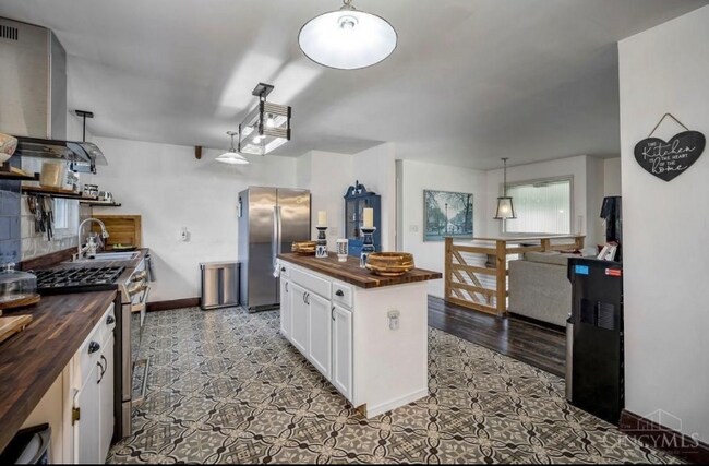 Foto del edificio - 515 Maxine Dr