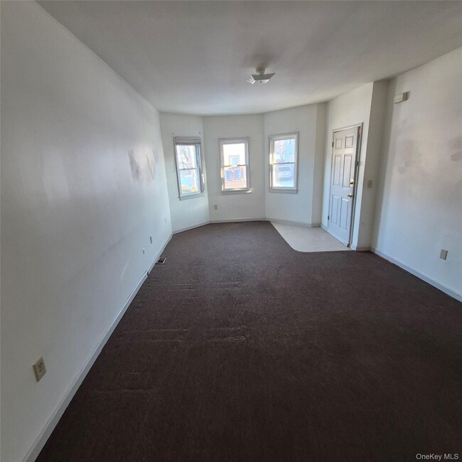 Building Photo - 83 Franklin St