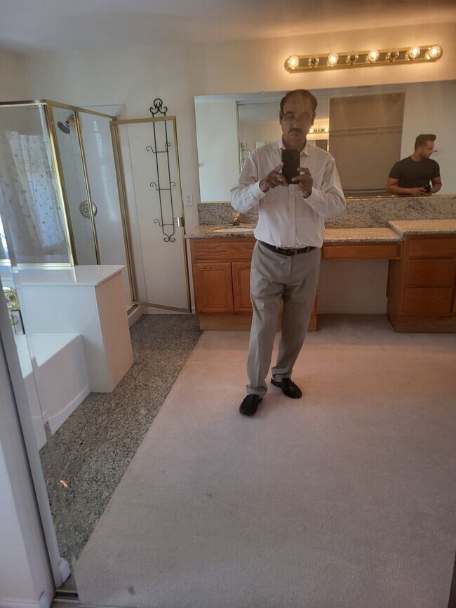 Foto del edificio - 5049 Pine Lake Ct