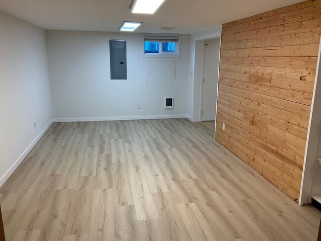 Photo - Groovy in Gateway House