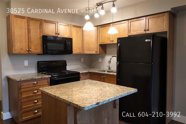 Photo du bâtiment - Condo Near Shops & Entertainment!