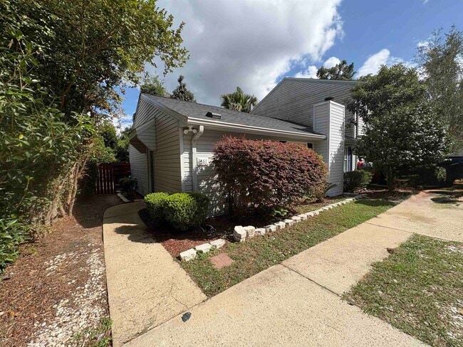Building Photo - 1461 Live Oak Dr