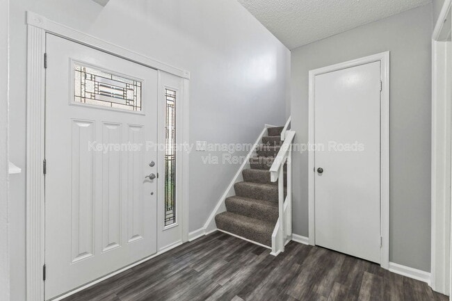 Foto del edificio - 5408 Chatham Lake Dr