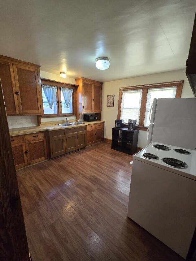 Kitchen - 618 S Main St