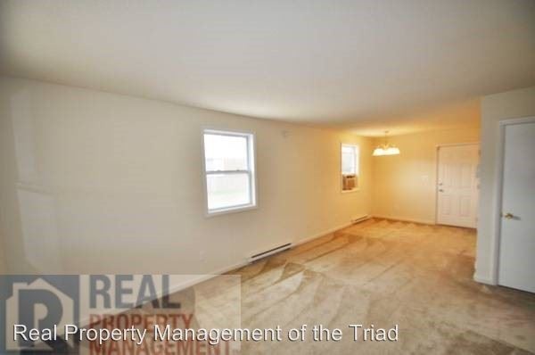 Foto del edificio - 3 br, 1 bath House - 2300 Willow Rd.