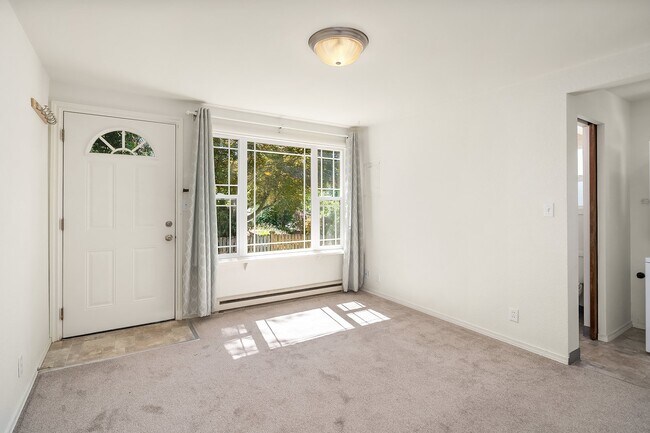 Foto del edificio - 5444 Kirkwood Pl N