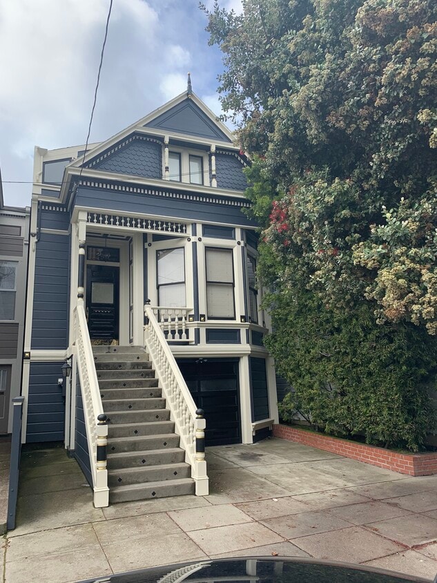 Entrance - 225 3rd Ave