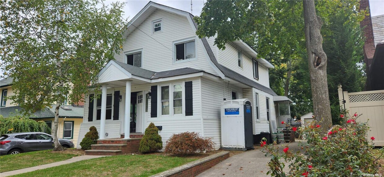 57 Oakland Ave, Lynbrook, NY 11563 House Rental in Lynbrook, NY