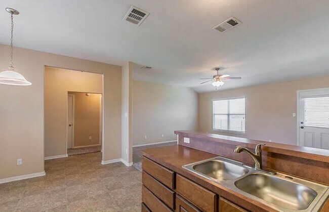 Foto del edificio - AVAILABLE SOON!