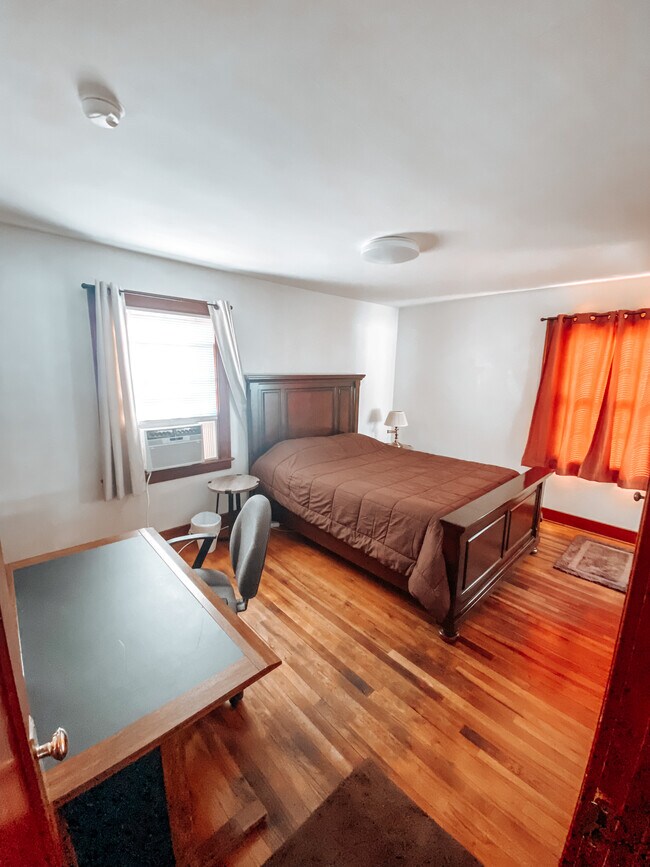 Foto del edificio - 1208 E Custer St