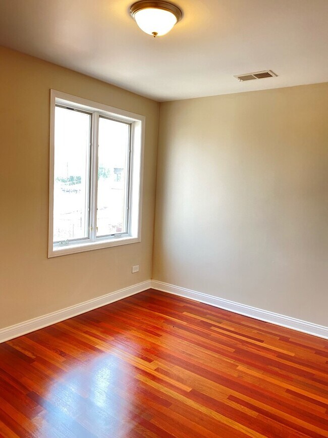 Foto del edificio - 522 W 26th St
