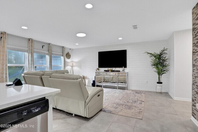 Foto del edificio - 669 Meadow Ridge Dr