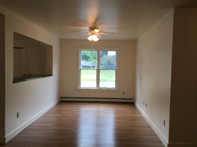 Building Photo - 288 Pleasant St