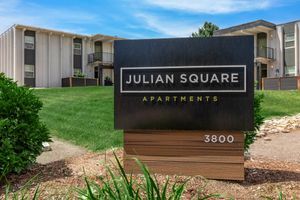 Foto principal - Julian Square Apartments