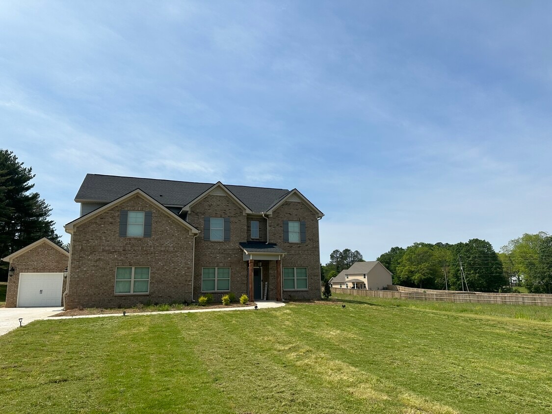 689 S Jeff Davis Dr, Fayetteville, GA 30215 House Rental in