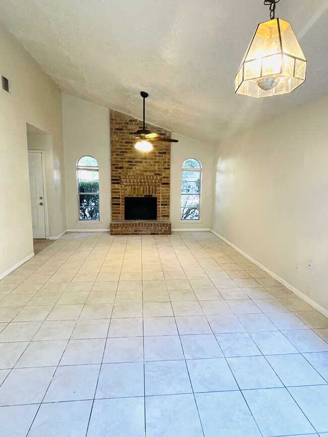 Foto del edificio - 7211 Winding Trace Dr