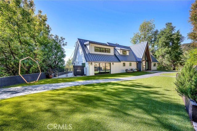 Foto del edificio - 24301 Sylvan Glen Rd