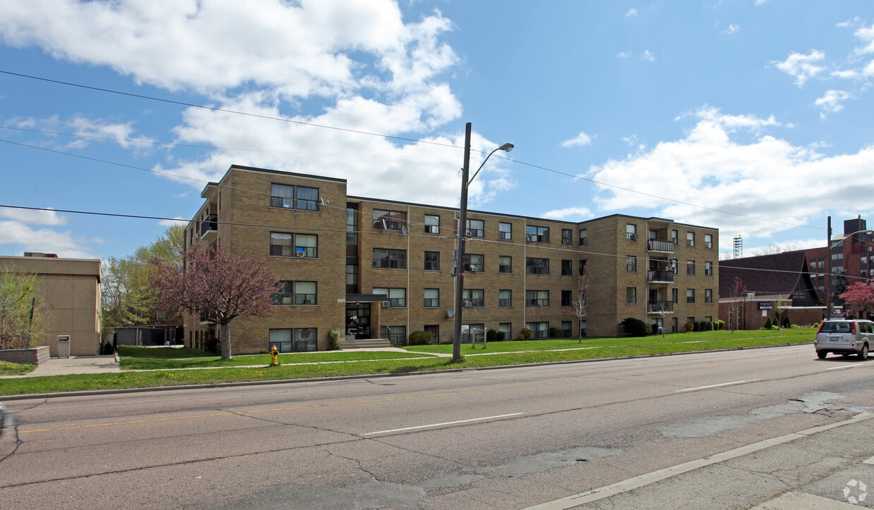 Building Photo - 1689 Victoria Park Ave