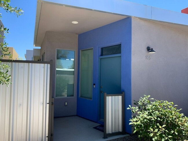 Building Photo - 2 bedroom 3 bath