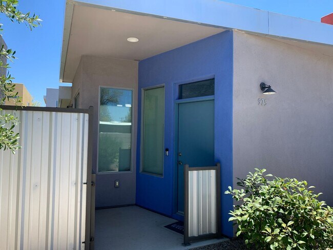 Building Photo - 975 E Park Modern Dr