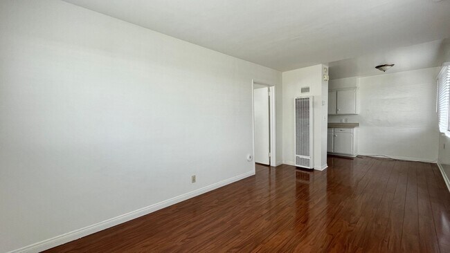 Building Photo - 314