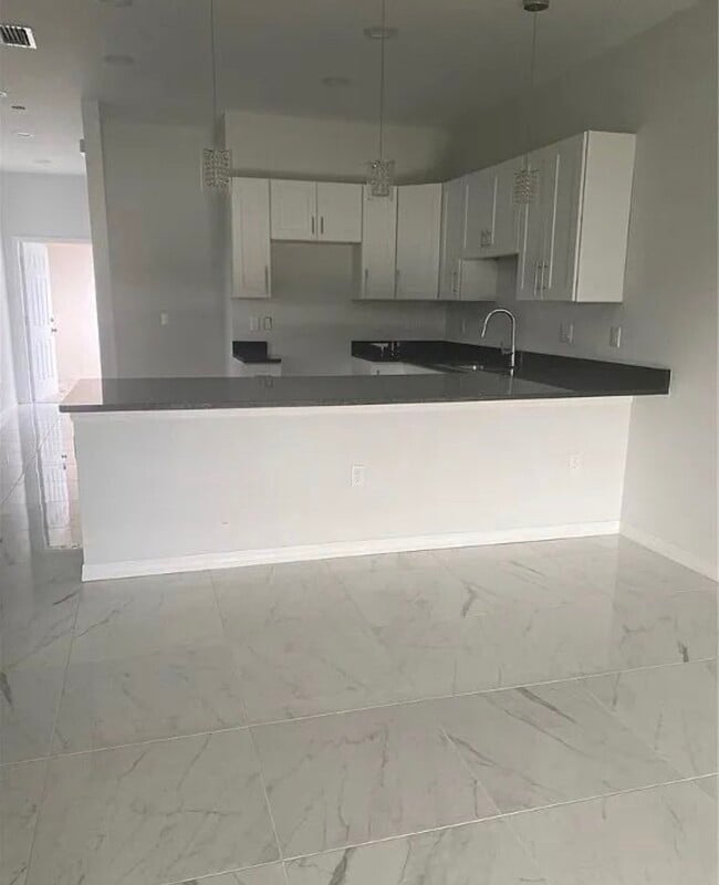 Building Photo - 705 Harry Ave S