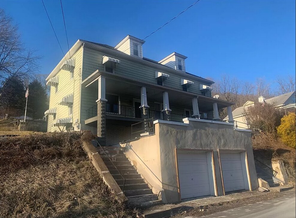 2332 Pennsylvania Ave Unit A, Bangor, PA 18013 Apartments in Bangor
