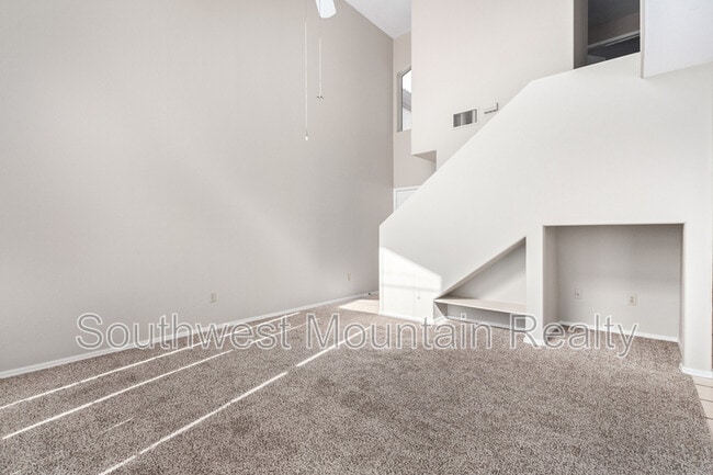 Foto del edificio - 1083 W Sandy Banks