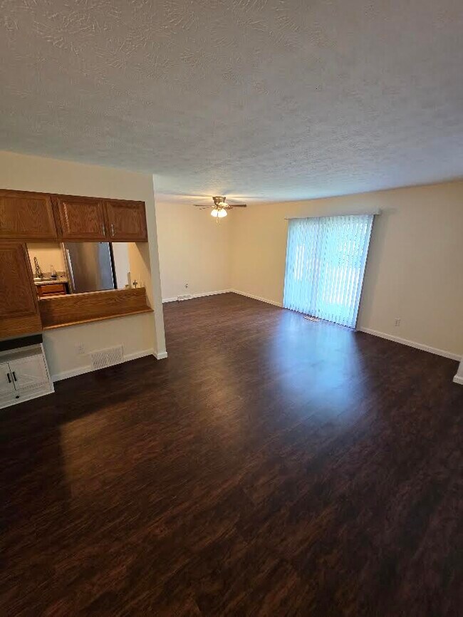 Building Photo - 9997 Independence Dr