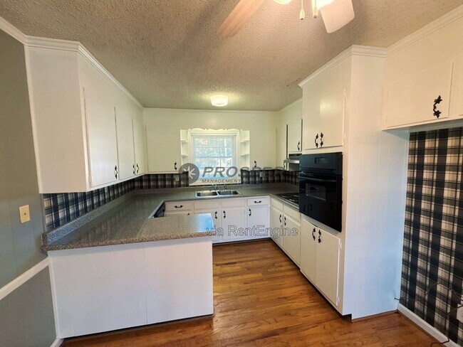 Foto del edificio - 318-313 3 Bridges Rd