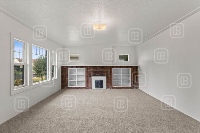 Building Photo - 1017 E 29th Ave