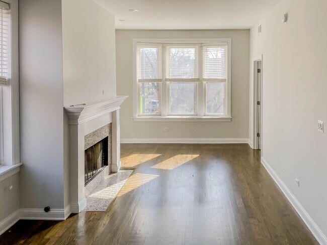 Foto del edificio - 3856 N Southport Ave