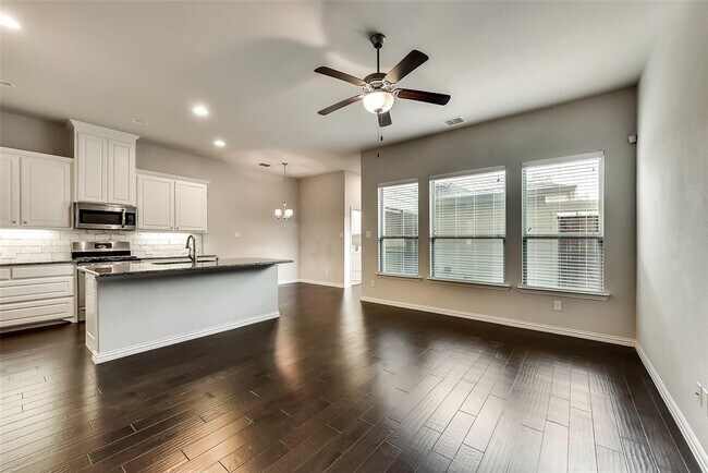 Foto del edificio - 245 E Spring Valley Rd