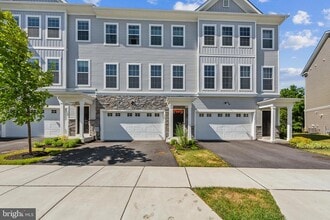 Building Photo - 130 Livingston Ln