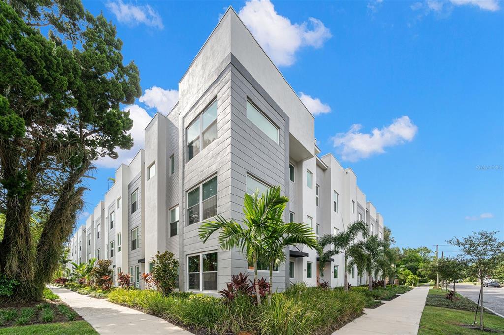 Foto principal - 104 26th St N